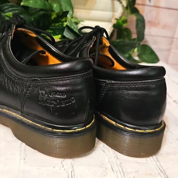 Dr. Martens Rebellious Unisex Nappa Black Leather Low Top  display picture 3
